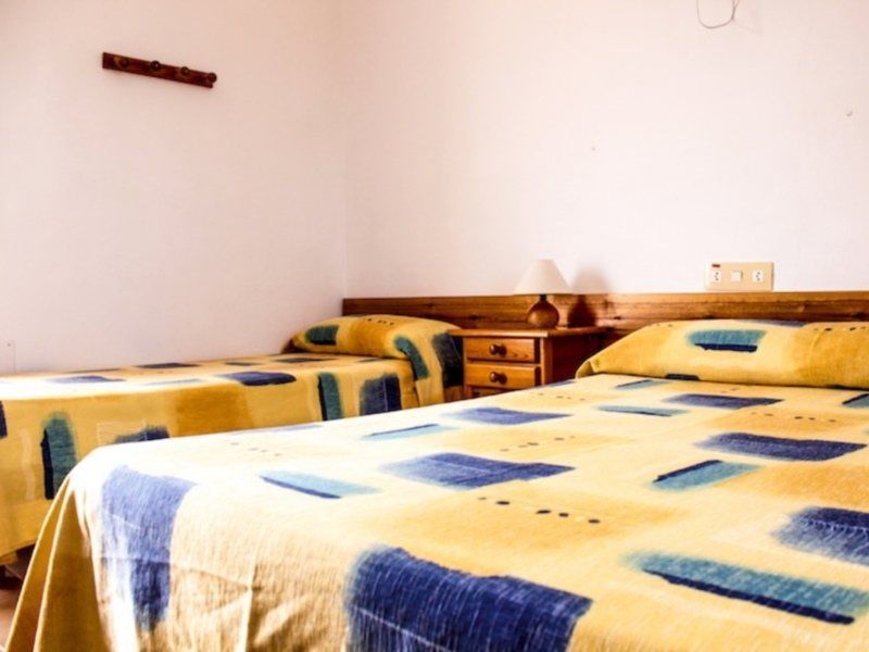 Hostal Mayans Es Pujols Exteriör bild